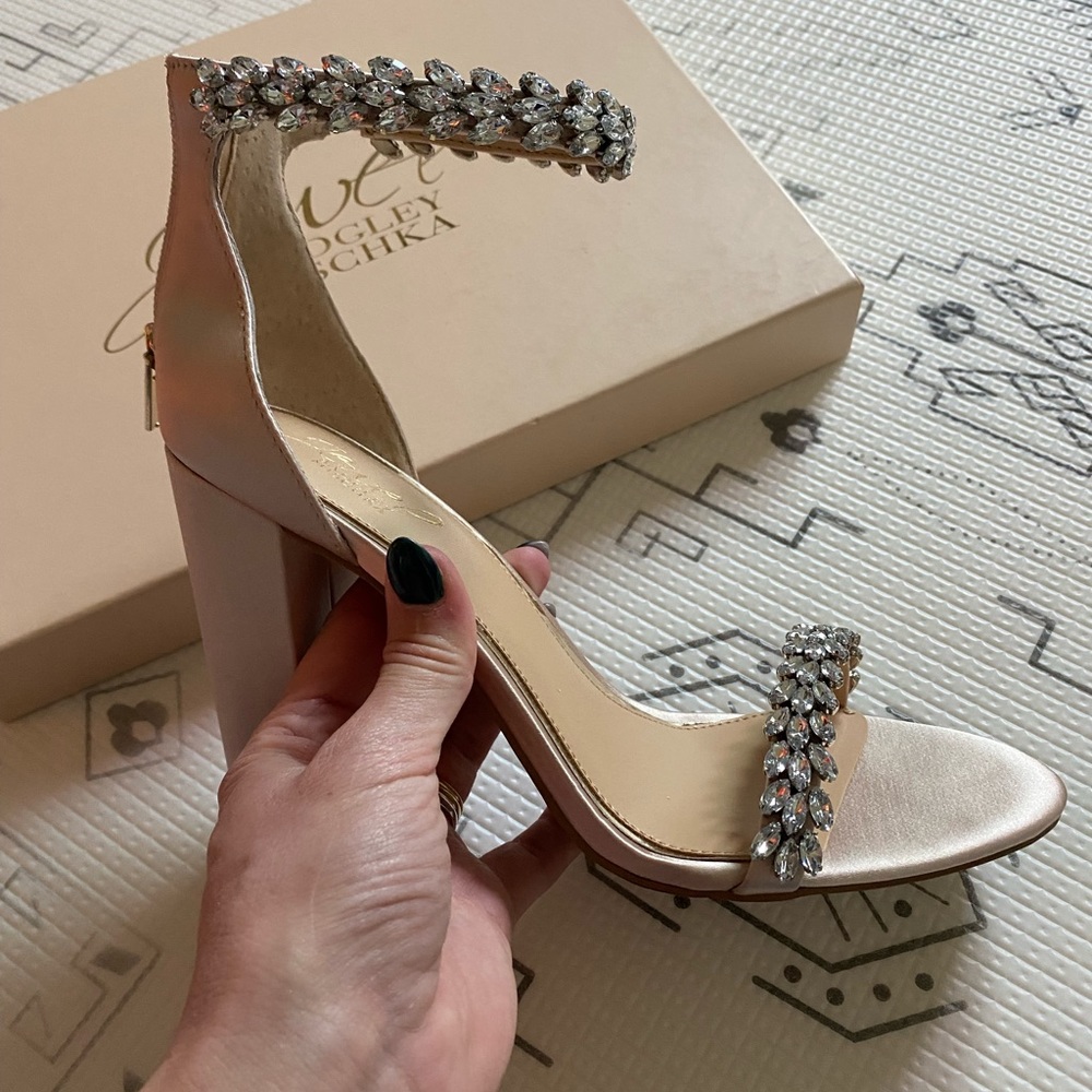 Jewel Badgley Mischka Myra champagne heels